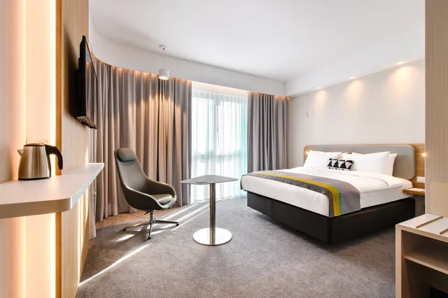 غرفة بسرير مزدوج لذوي الإعاقة، Holiday Inn Express Rzeszow Airport 3/7