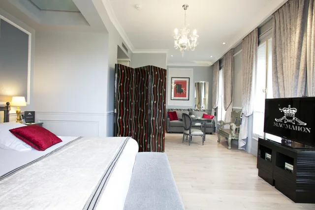 Prestige, Suite, Sofa, Maison Albar Hotel Paris Champs Elysees 5/10