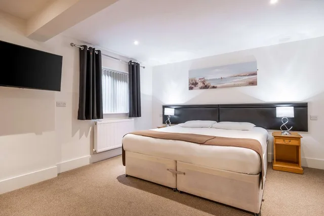Super, Double Bed, The Barn Hotel & Spa 1/1