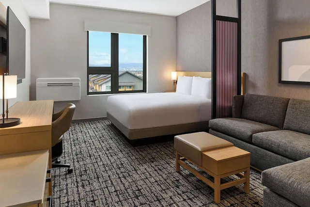 غرفة بسرير كينج مع أريكة، Hyatt House At Ho'Opili 3/4
