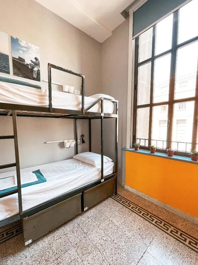 Mixed Dorm, 6 People, Shared Bathroom، Ostello Bello Napoli 1/1