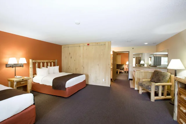 جناح بريميير بسريرين كوين بغرفة نوم واحدة، Americinn By Wyndham Pequot Lakes/Jenkins 1/1