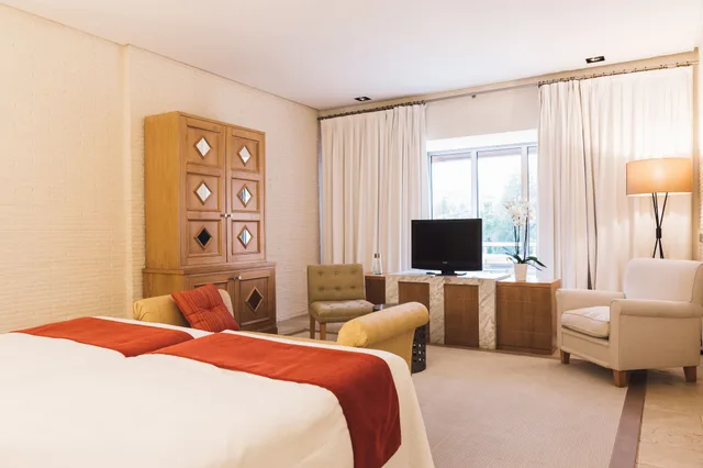 East, Suite, King Bed, Jetted Tub، Rio Real Golf Hotel 1/7