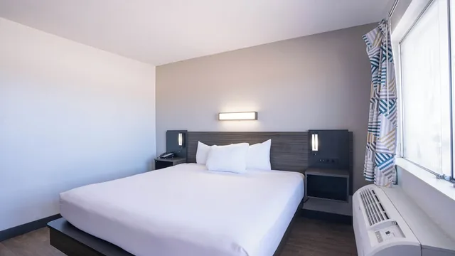 جناح بسرير كوين لذوي الإعاقة، Motel6 Rochester, MN 3/9