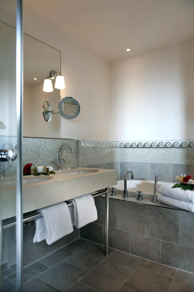جناح بسرير كوين، Hotel Elbflorenz Dresden 1/1