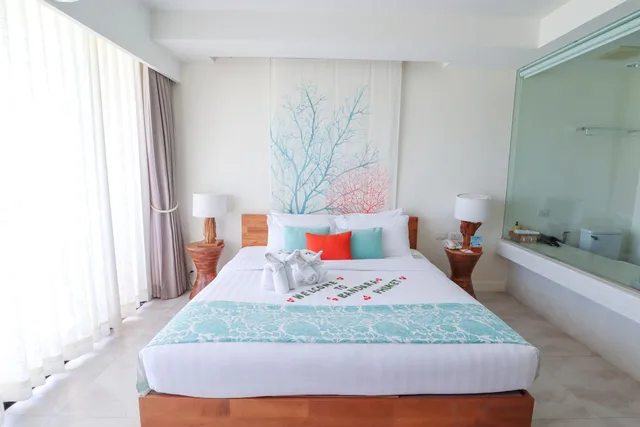 غرفة ديلوكس بشرفة، Bandara Beach Resort, Phuket 3/17
