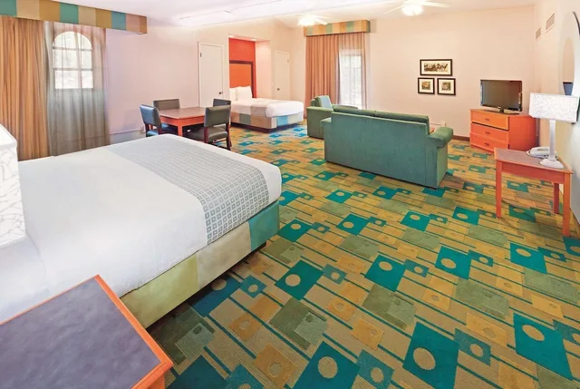 Junior Suite, Studio, King Bed، Baymont by Wyndham Lubbock - Downtown Civic Center 3/3