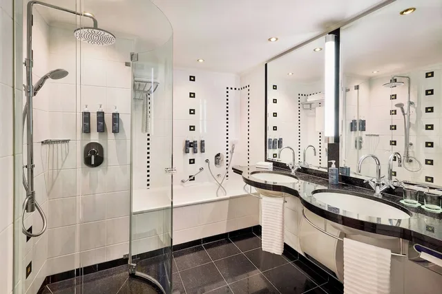 جناح جونيور بسرير كينج مع أريكة، The Westin Grand Munich 6/7