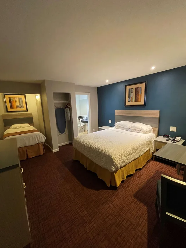Standard, 1 Queen and 1 Single Bed, SureStay Hotel by Best Western San Rafael 6/8