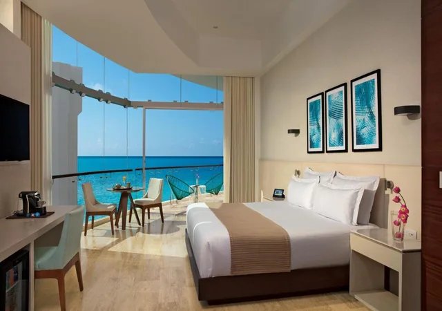Altitude, Suite, Partial Ocean View, Corner, Altitude By Krystal Grand Punta Cancun All Inclusive 4/7
