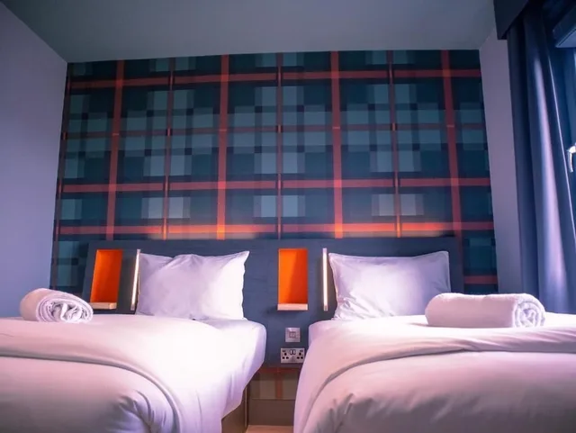 غرفة بسريرين منفصلين، easyHotel Dublin City Centre 1/10