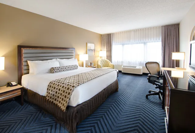 غرفة قياسية بسرير كينج لذوي الإعاقة، Crowne Plaza Princeton Conference Center 5/10