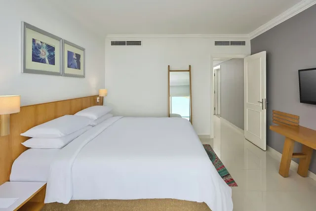 جناح بريميوم بسرير كينج بإطلالة على الحديقة بغرفة نوم واحدة، Renaissance Sharm El Sheikh Golden View Beach Resort 4/7