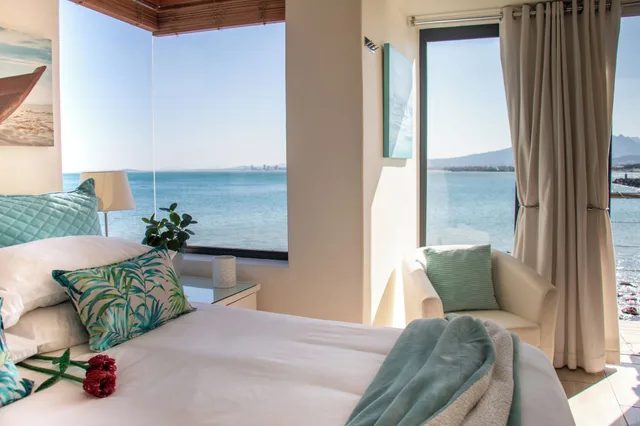 جناح ديلوكس بسرير كوين بإطلالة على البحر مع أريكة، 185 On Beach Boutique Suites And Apartments 1/2