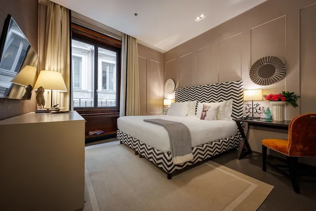 جناح بريستيج بسرير كينج بغرفة نوم واحدة مع أريكة، Singer Palace Hotel 2/3
