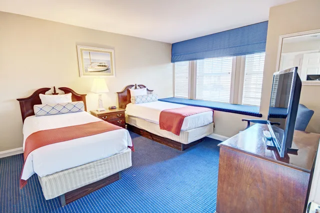 غرفة قياسية بسريرين منفصلين وسرير كينج بـ3 غرف نوم مع أريكة، Club Wyndham Newport Onshore 4/10