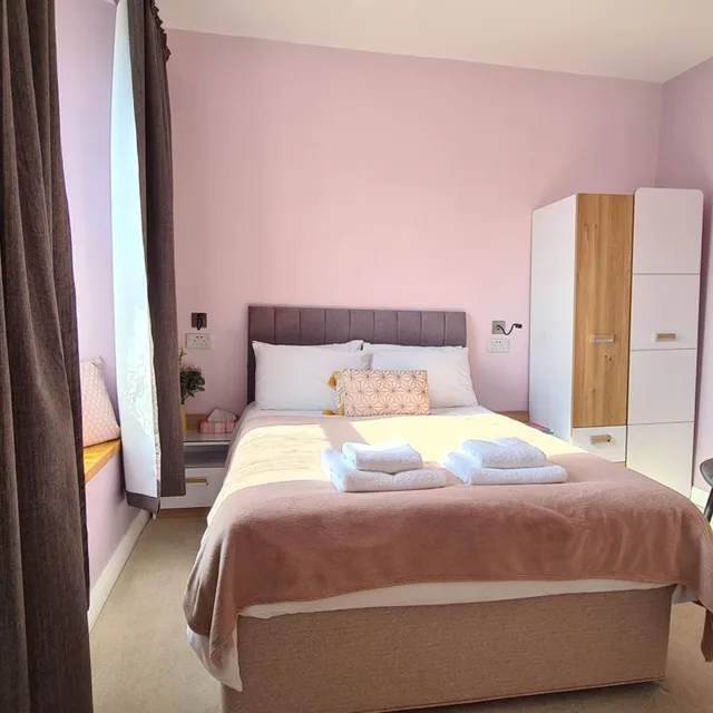 غرفة بسرير مزدوج بحوض استحمام، The Torland Hotel 3/10