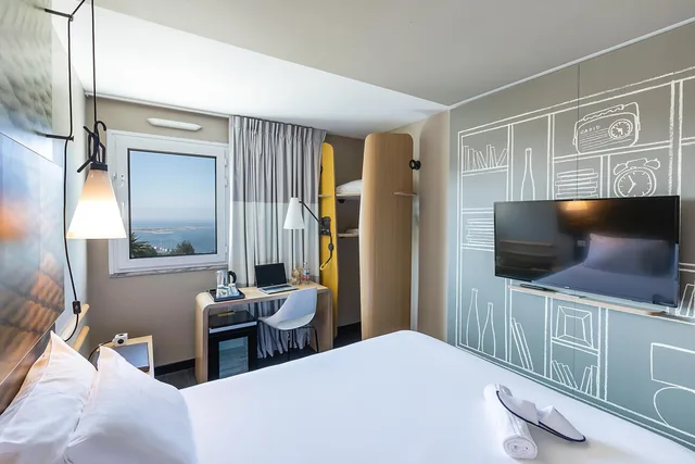 Superior, Double Bed, Sea or River View، Ibis Porto Gaia 2/9
