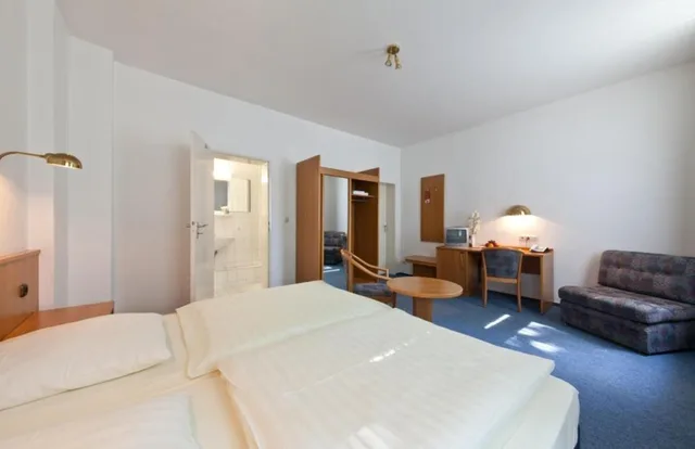 غرفة ثلاثية، Centrum Hotel Commerz am Bhf Hamburg Altona 1/10