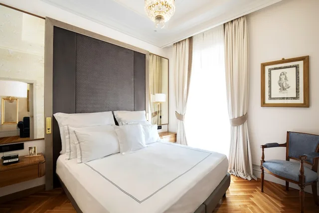 Inner Court, Deluxe, King Bed, Sofa، Grand Hotel Parkers 1/2