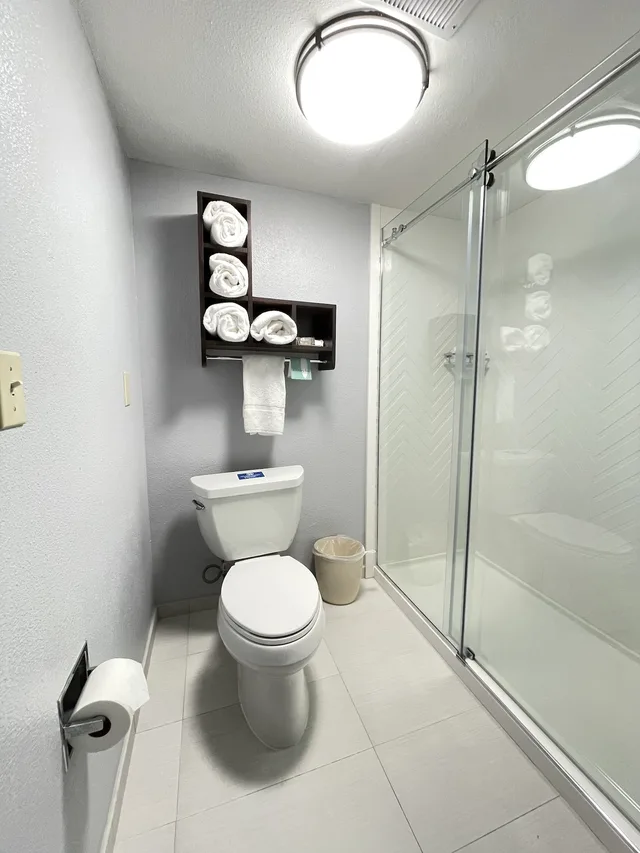 Room, King Bed, Country Inn & Suites By Radisson, San Carlos, CA 2/2