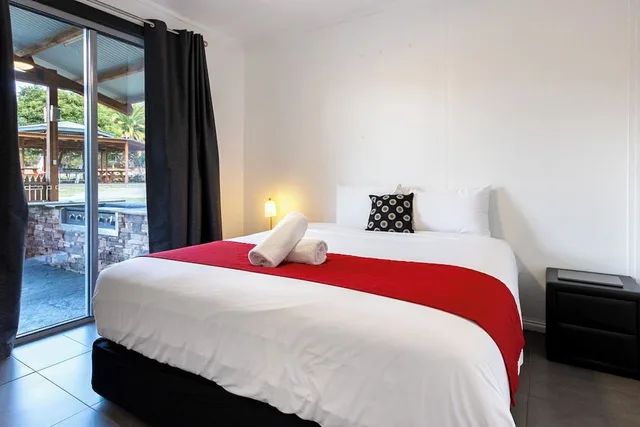 3 Bedrooms, Pinnacle, Cottage, 1 Queen and 1 Single Bed, King and Queen Bed, Bunk Bed، The Grampians Motel 8/10