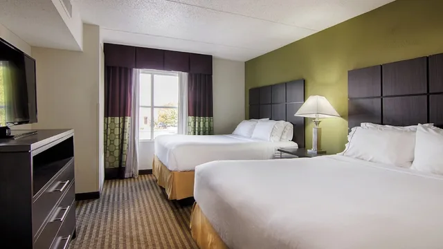 غرفة قياسية بسريرين كوين، Holiday Inn Express Hotel And Suites Mooresville Lake Norman 3/5