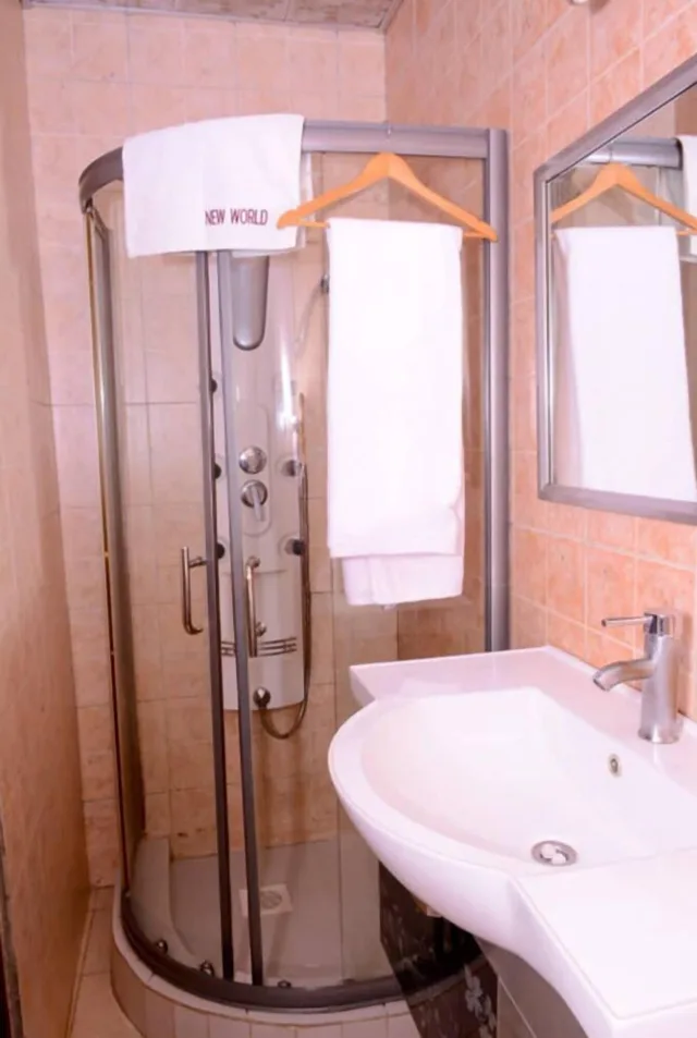 غرفة عائلية بسريرين مزدوجين، Ropani Hotel Kajjansi 3/3