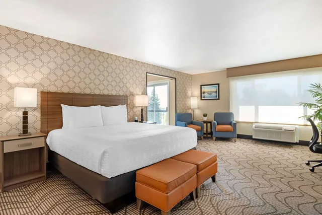 جناح بسرير كينج بشرفة بمطبخ صغير، Best Western Plus Heritage Inn 1/4
