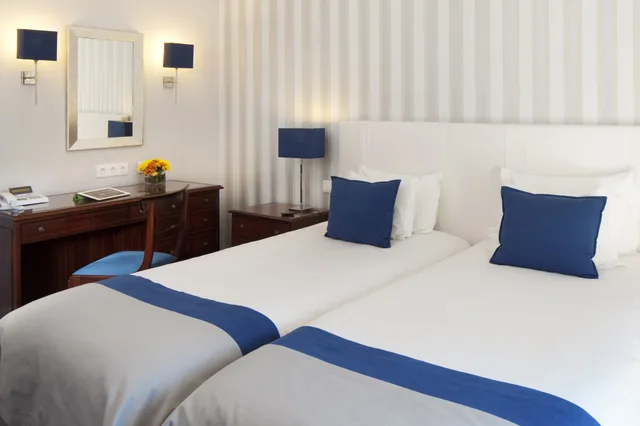 غرفة ديلوكس بسرير كينج بإطلالة على البحر، Hotel Senhora Da Guia 1/10