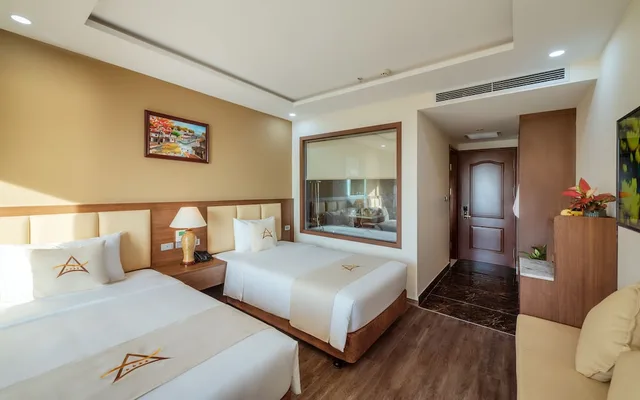 غرفة ديلوكس بسرير كوين وسرير فردي بإطلالة على الحديقة، Aquasun Hotel 3/7