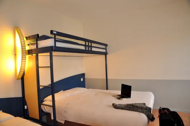 غرفة ثلاثية بسرير مزدوج وسرير بطابقين، Ibis Budget Rennes Cesson 10/10