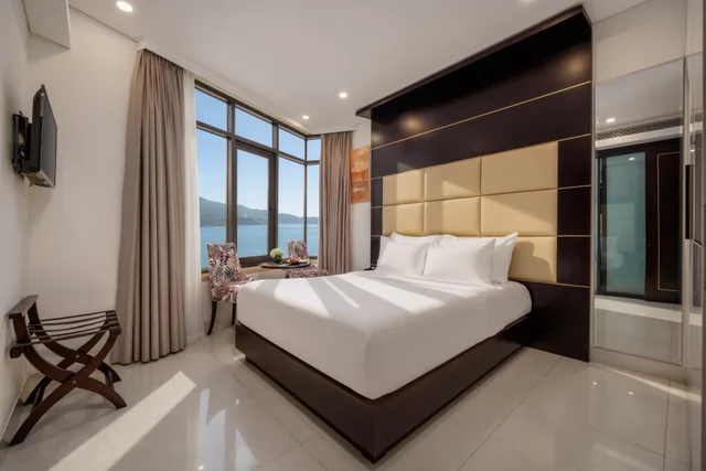Senior, Deluxe, Double Bed, Holiday Beach Hotel Danang 5/8