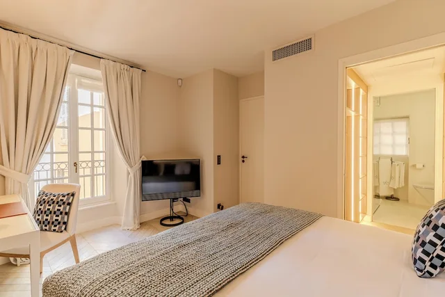 فيلا بسريرين كوين، Hôtel Restaurant Le Yaca 3/8