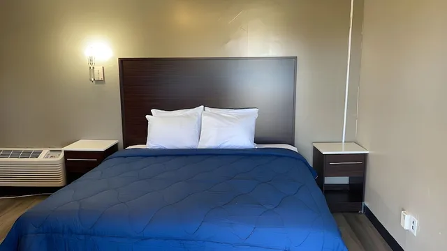 غرفة بسرير كينج للمدخنين، Scottish Inns Middletown 4/8