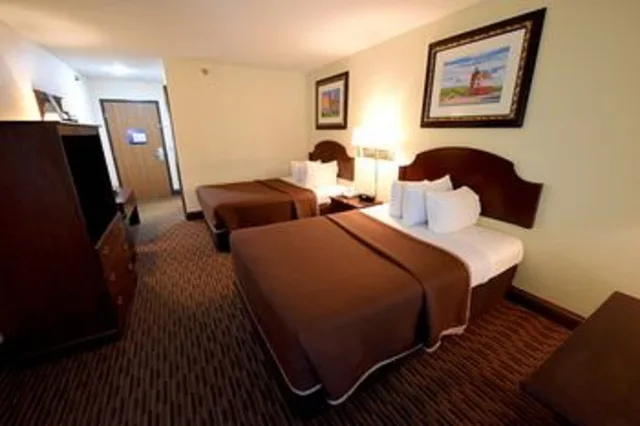 Deluxe, 2 Queen Beds, Lake Front, Bridge View، Sunrise Beach Motel 3/5