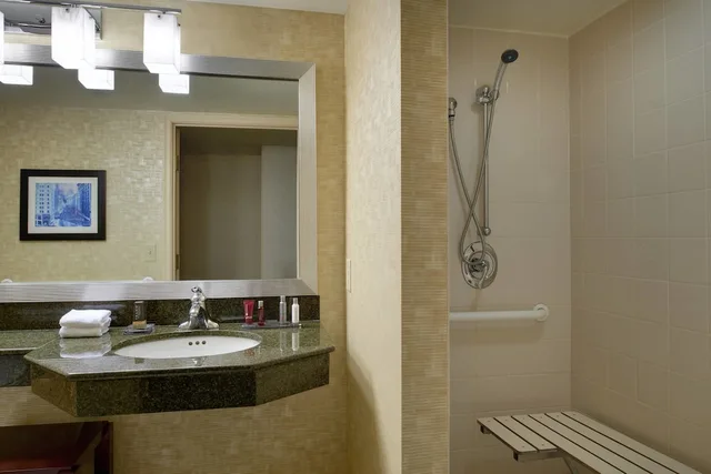 Concierge, King Bed، Marriott Milwaukee West 5/5