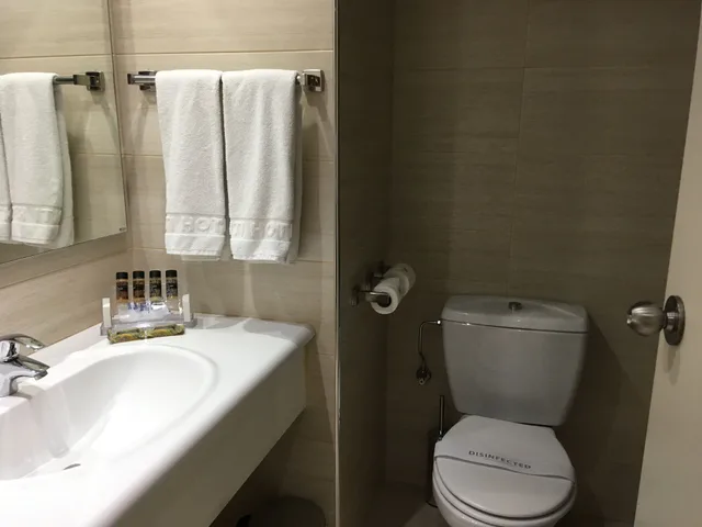 غرفة بسرير مزدوج أو سريرين منفصلين، Avanti Hotel 2/2
