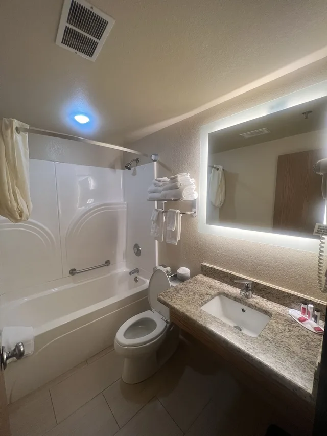 غرفة بسرير كوين، Super 8 by Wyndham Macon 7/7