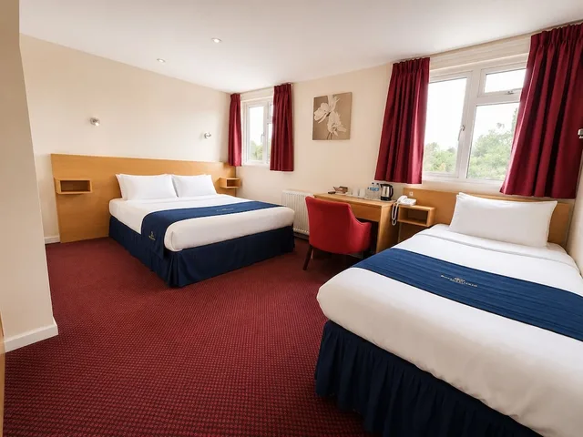 Family, 1 Double and 1 Single Bed, Royal Square Hotel - NEC & Birmingham Airport 2/7