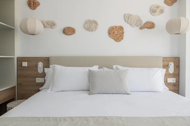 2 Bedrooms, Suite, Sea Front, Balcony or Terrace, Suites Roc Portonova 3/4