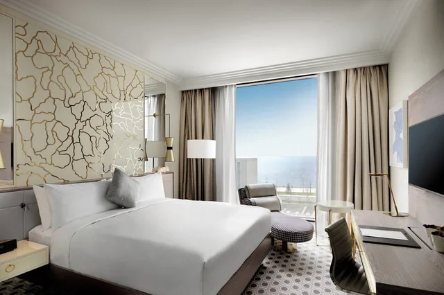 غرفة بسرير مزدوج بإطلالة على البحر، Marriot Baku Boulevard Hotel 1/8
