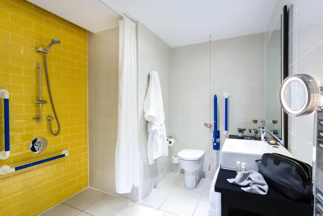 غرفة بريميوم بسرير كينج لذوي الإعاقة، Indigo Hotel Newcastle 3/4