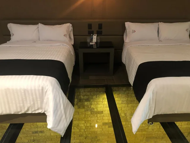 غرفة بسريرين منفصلين بحوض استحمام، Hotel Isabel Unico 5/10