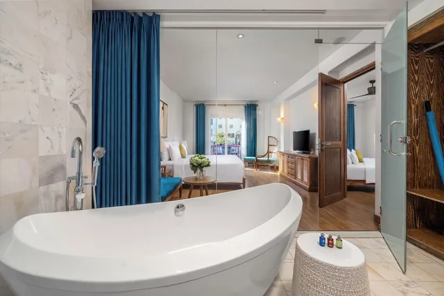 Suite, King and Twin Beds, Pool or City View, Balcony, Risemount Premier Resort Danang 9/9