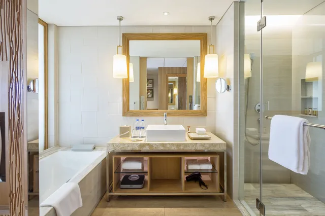 غرفة بسرير كينج بإطلالة على البحر بشرفة، SHERATON SANYA HAITANG BAY RESORT 6/6