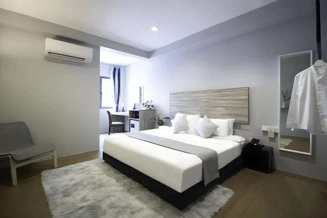 غرفة عائلية ثلاثية بسرير كينج وسرير فردي، Victoria Hotel, a NuVe Group Collection 2/2