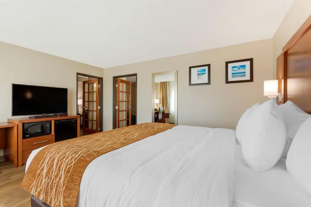 Suite, King and Queen Bed, Comfort Inn & Suites Milford DE 6/7