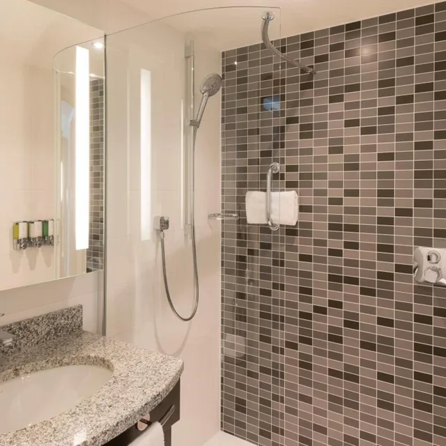 غرفة بسرير كينج وسرير كوين، Hampton By Hilton Hamburg City Centre 6/8