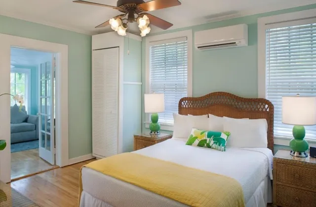 جناح بسرير كوين، Westwinds Inn 4/7